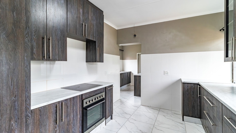 4 Bedroom Property for Sale in Glen Marais Gauteng