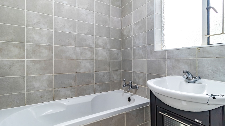 4 Bedroom Property for Sale in Glen Marais Gauteng