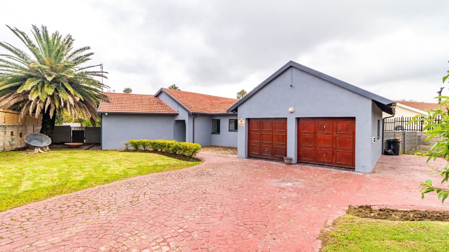 4 Bedroom Property for Sale in Glen Marais Gauteng