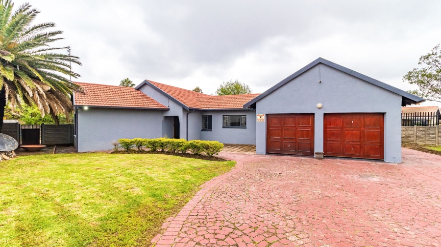 4 Bedroom Property for Sale in Glen Marais Gauteng