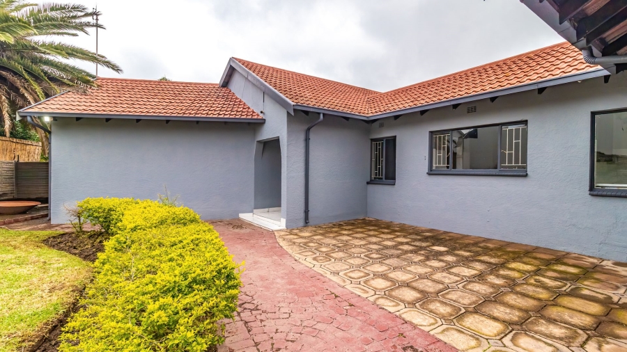 4 Bedroom Property for Sale in Glen Marais Gauteng