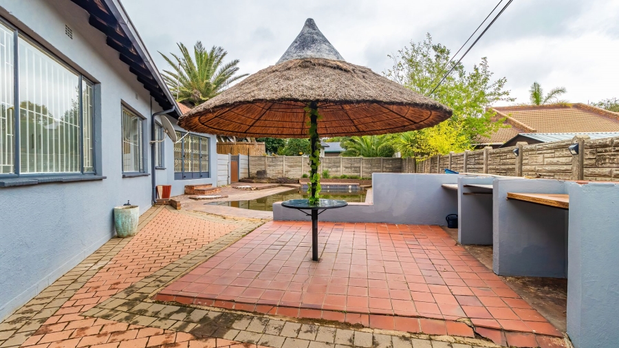 4 Bedroom Property for Sale in Glen Marais Gauteng