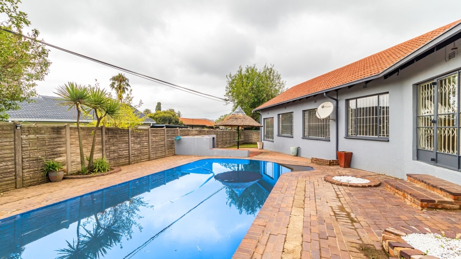 4 Bedroom Property for Sale in Glen Marais Gauteng