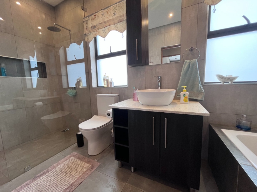 4 Bedroom Property for Sale in Eye of Africa Gauteng