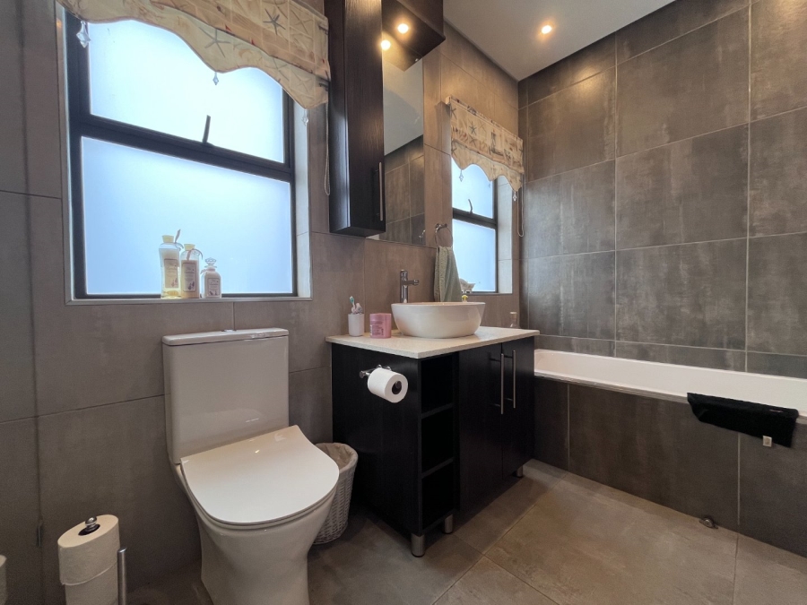 4 Bedroom Property for Sale in Eye of Africa Gauteng