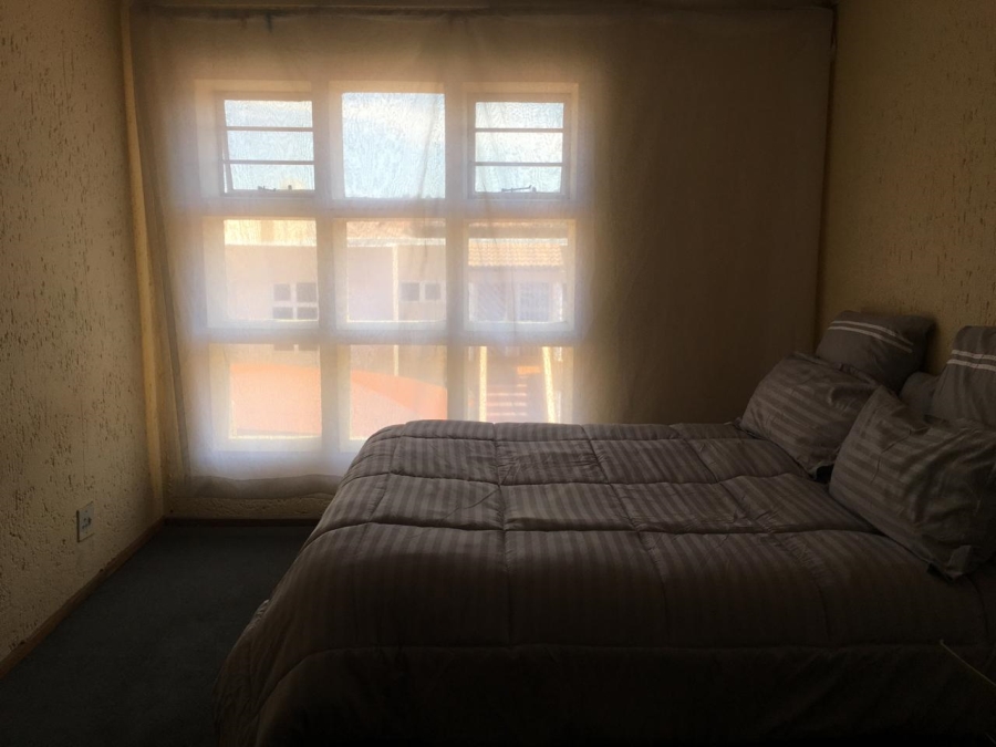 1 Bedroom Property for Sale in Mondeor Gauteng