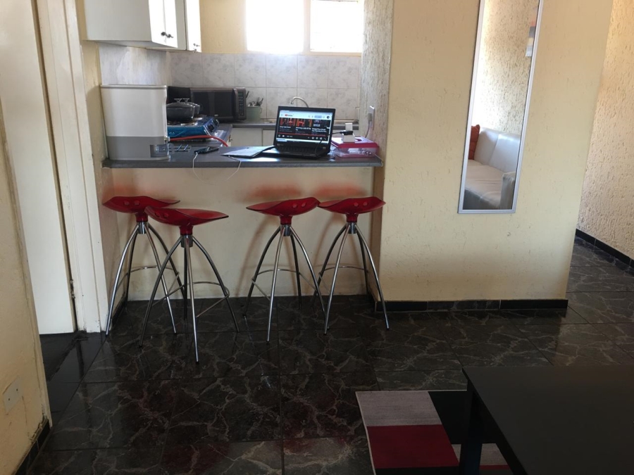 1 Bedroom Property for Sale in Mondeor Gauteng