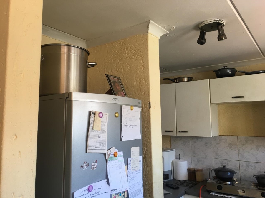 1 Bedroom Property for Sale in Mondeor Gauteng