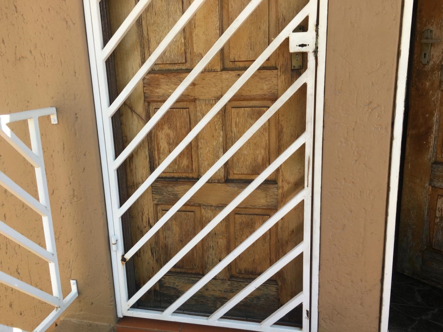 1 Bedroom Property for Sale in Mondeor Gauteng