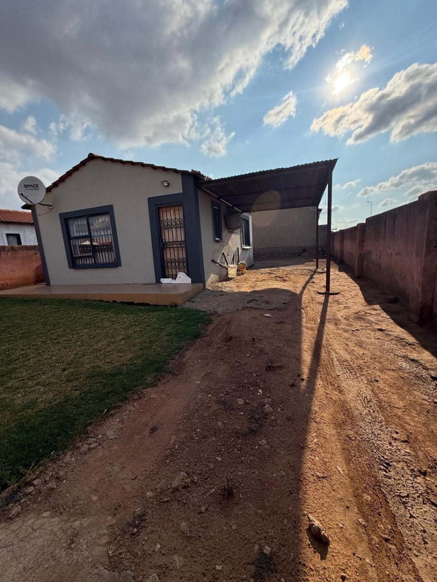 2 Bedroom Property for Sale in Lotus Gardens Gauteng