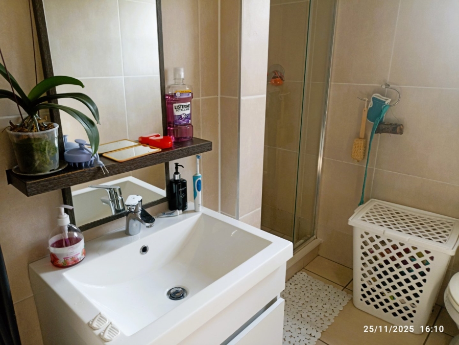 To Let 1 Bedroom Property for Rent in Olivedale Gauteng