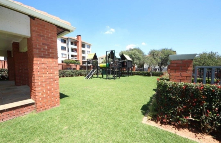 To Let 2 Bedroom Property for Rent in Greenstone Hill Gauteng