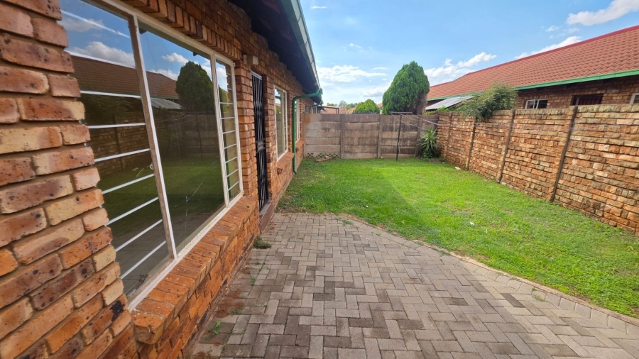 To Let 2 Bedroom Property for Rent in The Orchards Gauteng
