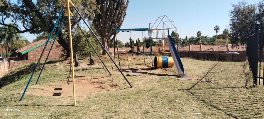 To Let 2 Bedroom Property for Rent in The Orchards Gauteng