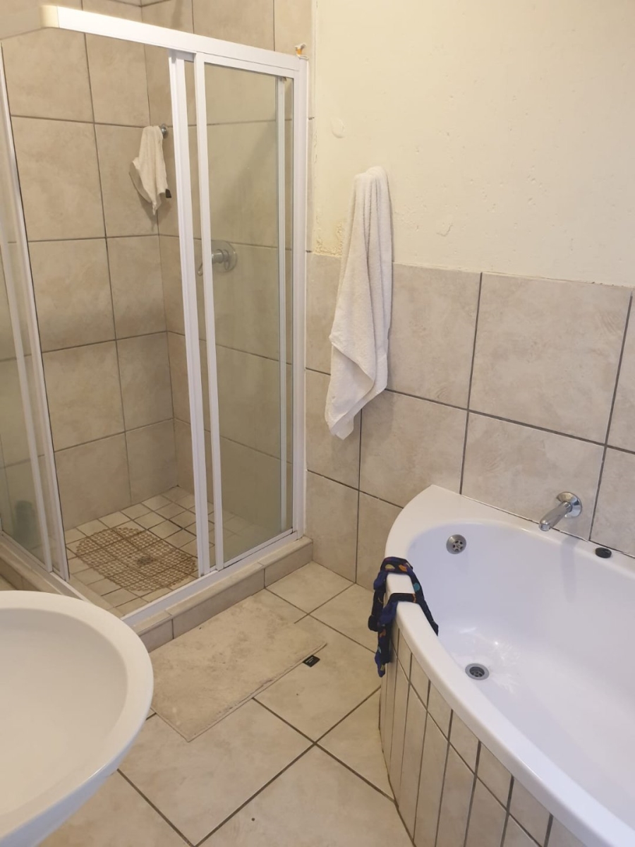 3 Bedroom Property for Sale in Sonneveld Gauteng