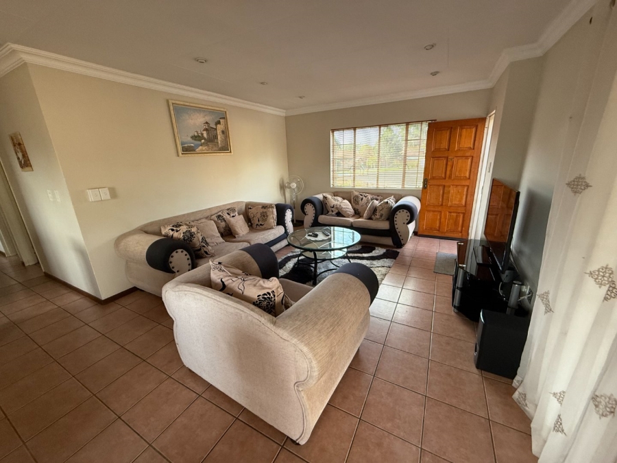 3 Bedroom Property for Sale in Die Hoewes Gauteng