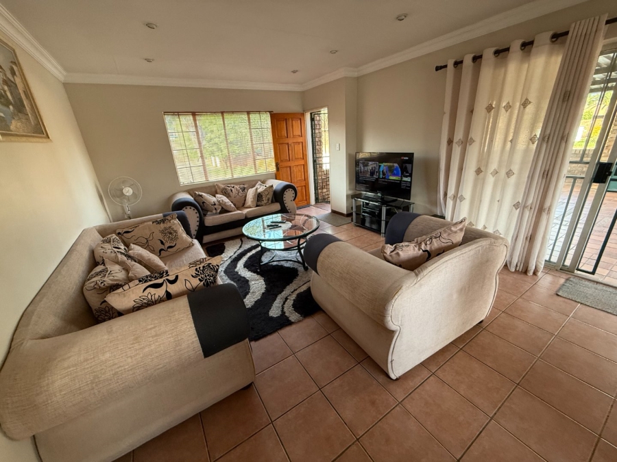 3 Bedroom Property for Sale in Die Hoewes Gauteng