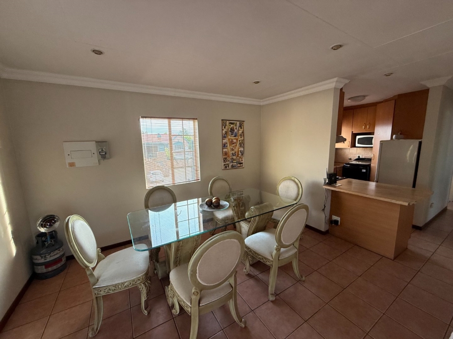 3 Bedroom Property for Sale in Die Hoewes Gauteng