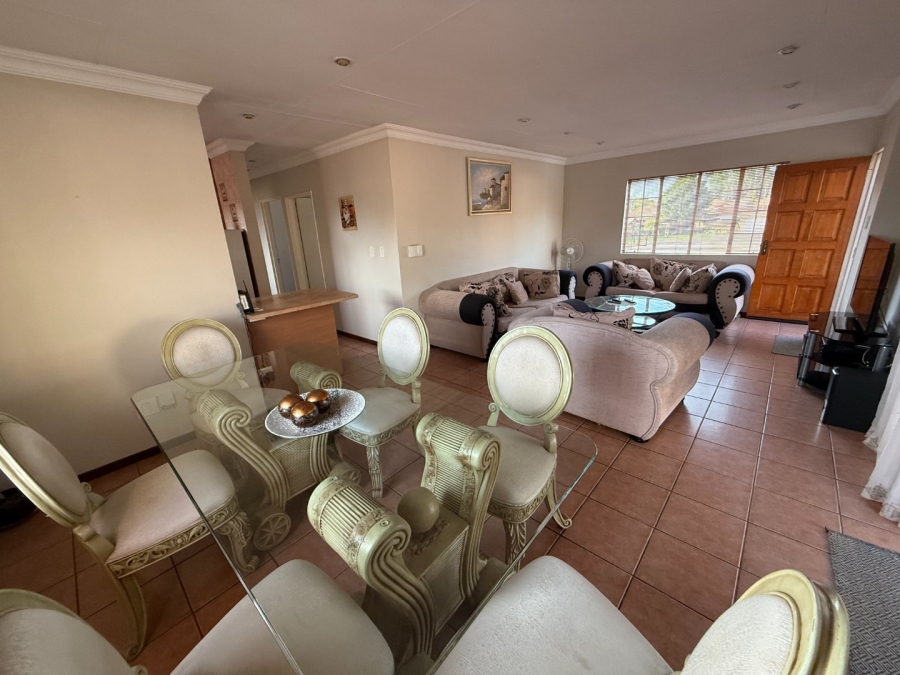 3 Bedroom Property for Sale in Die Hoewes Gauteng