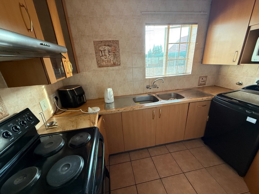 3 Bedroom Property for Sale in Die Hoewes Gauteng