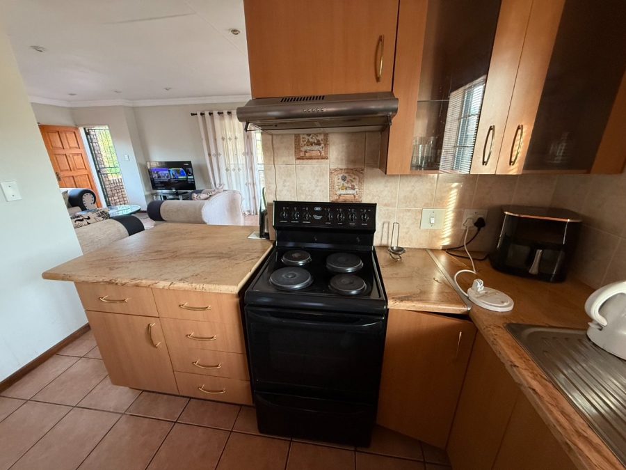 3 Bedroom Property for Sale in Die Hoewes Gauteng