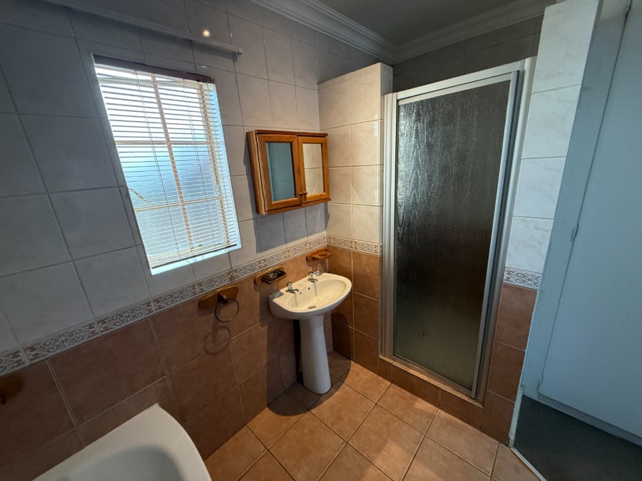 3 Bedroom Property for Sale in Die Hoewes Gauteng