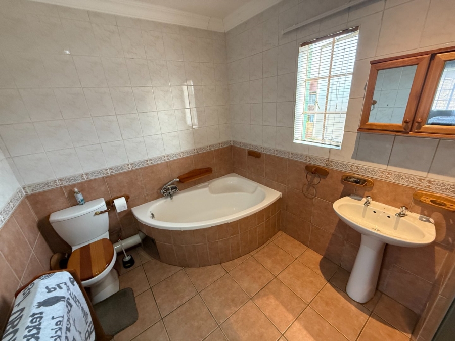 3 Bedroom Property for Sale in Die Hoewes Gauteng