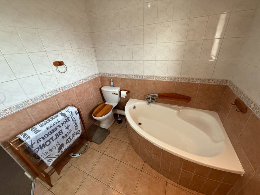 3 Bedroom Property for Sale in Die Hoewes Gauteng