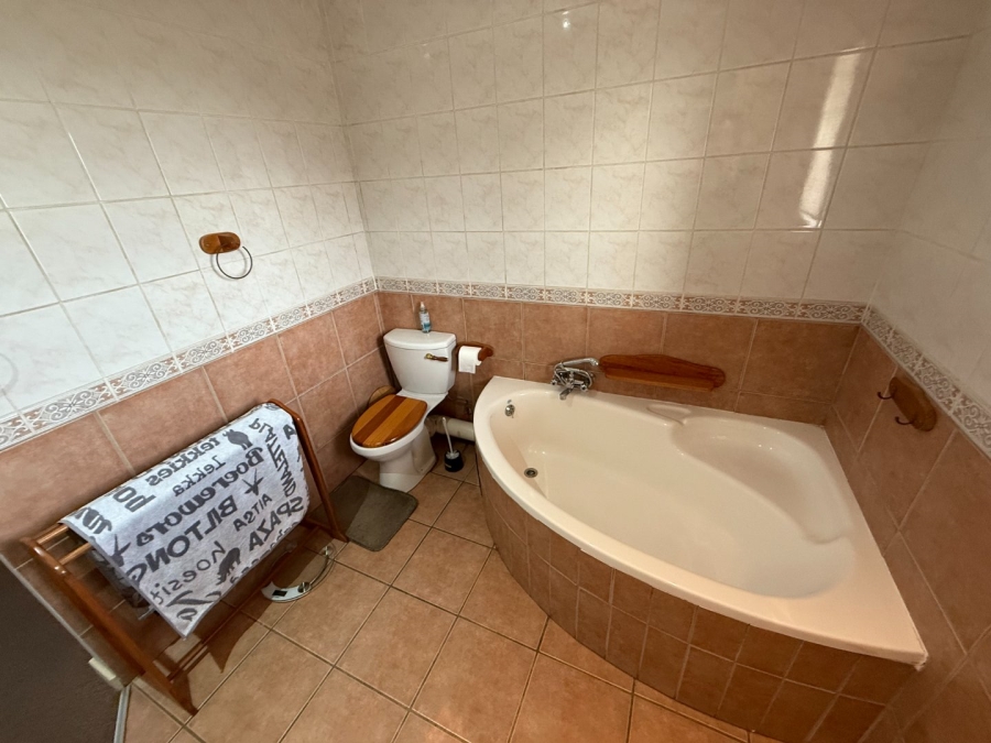 3 Bedroom Property for Sale in Die Hoewes Gauteng