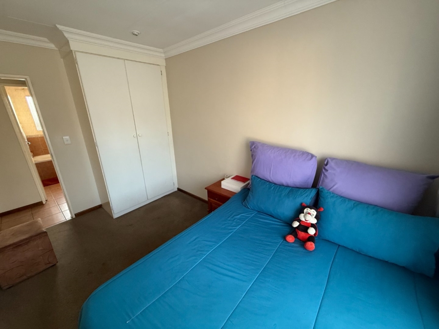 3 Bedroom Property for Sale in Die Hoewes Gauteng