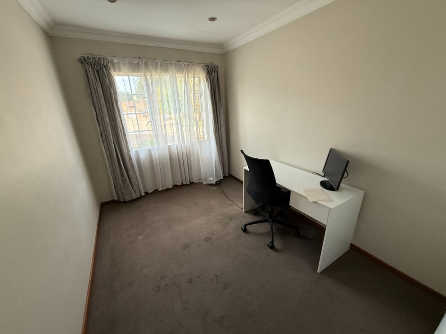 3 Bedroom Property for Sale in Die Hoewes Gauteng