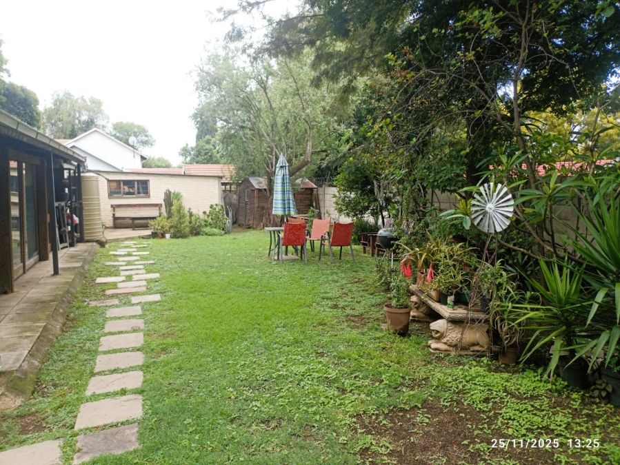 To Let 2 Bedroom Property for Rent in Bromhof Gauteng