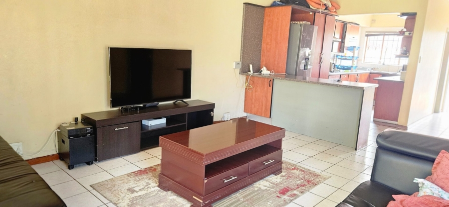 2 Bedroom Property for Sale in Fontainebleau Gauteng