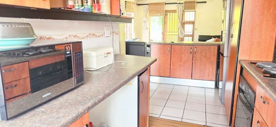 2 Bedroom Property for Sale in Fontainebleau Gauteng