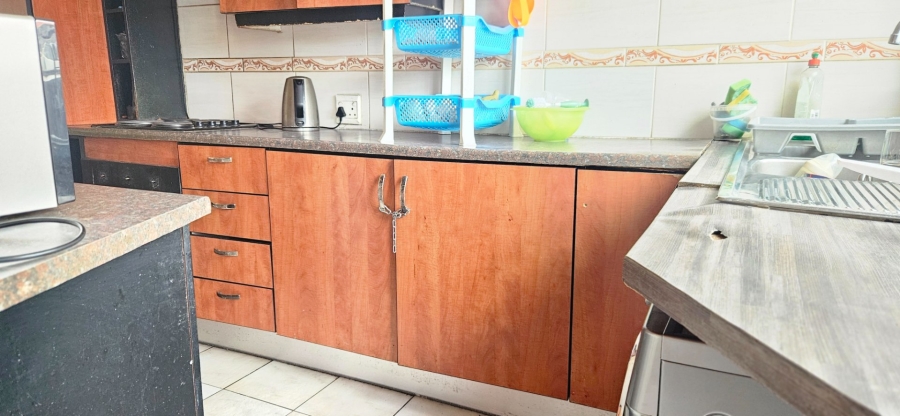 2 Bedroom Property for Sale in Fontainebleau Gauteng