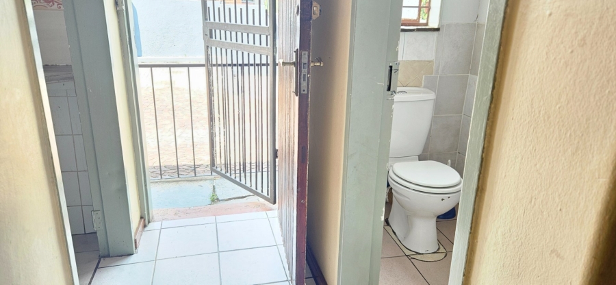 2 Bedroom Property for Sale in Fontainebleau Gauteng