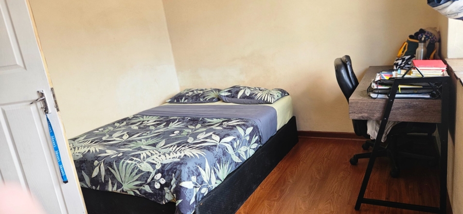 2 Bedroom Property for Sale in Fontainebleau Gauteng