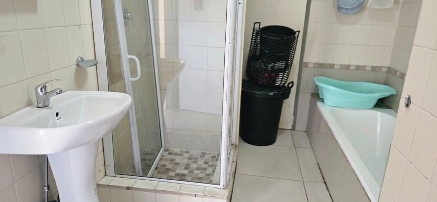 2 Bedroom Property for Sale in Fontainebleau Gauteng