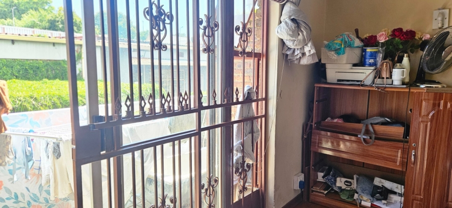 2 Bedroom Property for Sale in Fontainebleau Gauteng