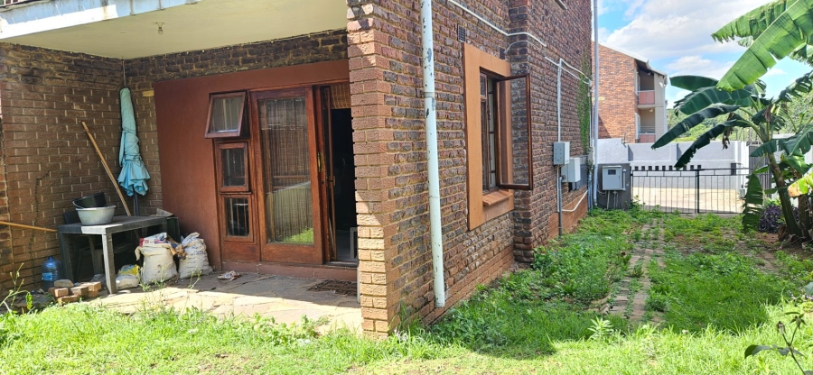 2 Bedroom Property for Sale in Fontainebleau Gauteng