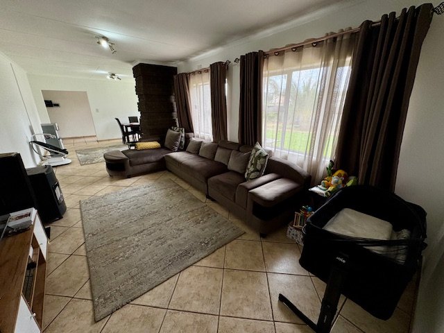 4 Bedroom Property for Sale in Birchleigh Gauteng