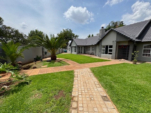 4 Bedroom Property for Sale in Birchleigh Gauteng