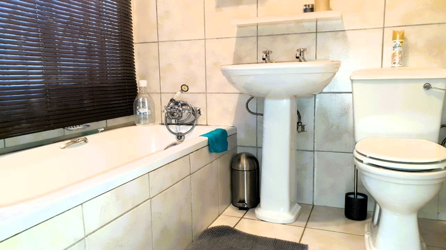 4 Bedroom Property for Sale in Elardus Park Gauteng