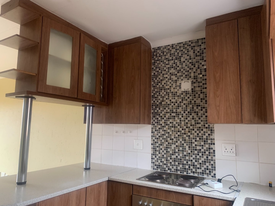 To Let 2 Bedroom Property for Rent in Heuwelsig Estate Gauteng