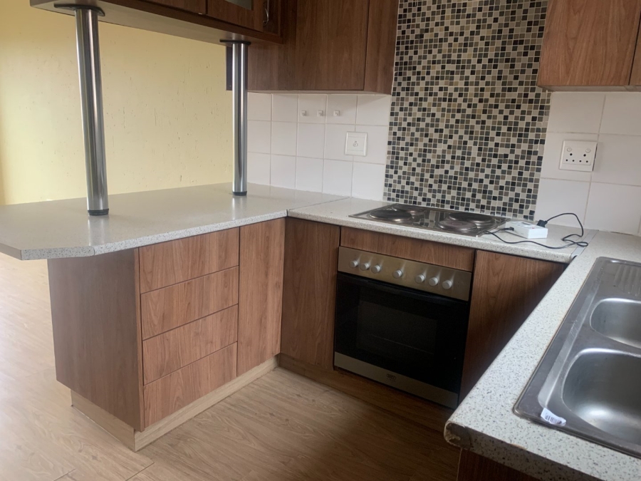 To Let 2 Bedroom Property for Rent in Heuwelsig Estate Gauteng