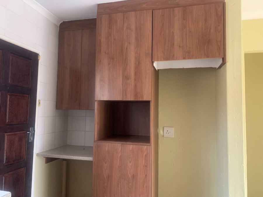 To Let 2 Bedroom Property for Rent in Heuwelsig Estate Gauteng
