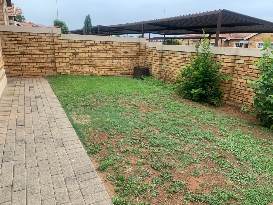 To Let 2 Bedroom Property for Rent in Heuwelsig Estate Gauteng