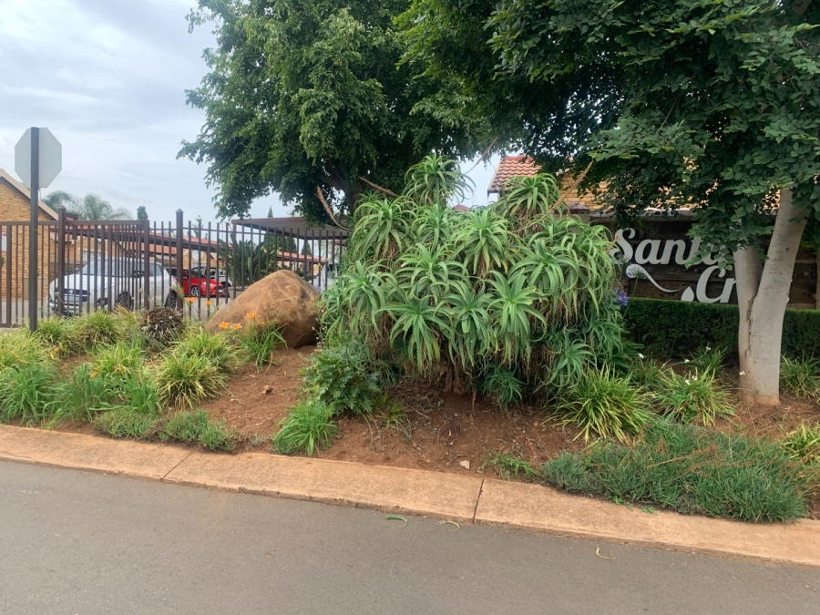To Let 2 Bedroom Property for Rent in Heuwelsig Estate Gauteng