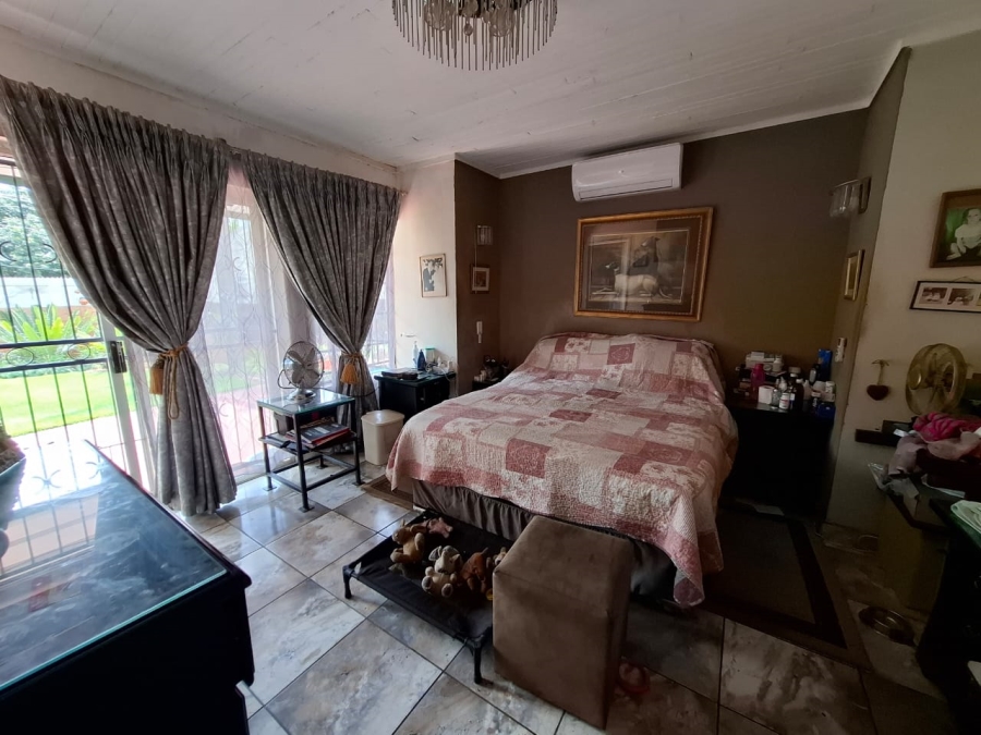 4 Bedroom Property for Sale in Florauna Gauteng