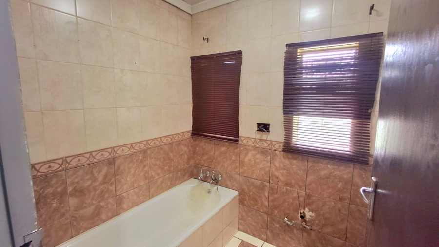 3 Bedroom Property for Sale in Vanderbijlpark SE 6 Gauteng